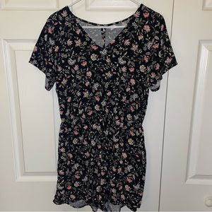 Old Navy Black Floral Pattern Key Hole Back Romper with Pockets